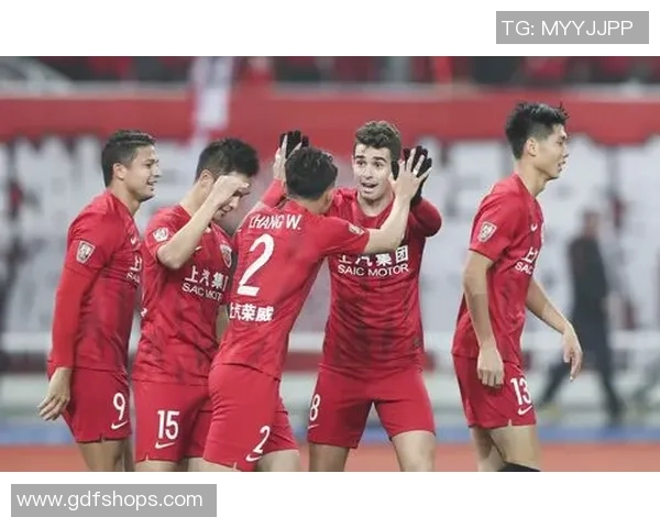 上海足球队的辉煌历程与突破之路全景纪实